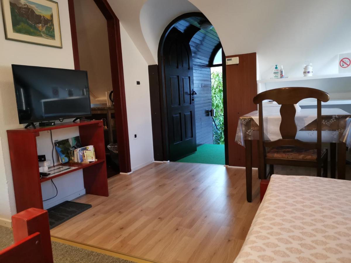 Apartmaji Mak Jesenice Εξωτερικό φωτογραφία